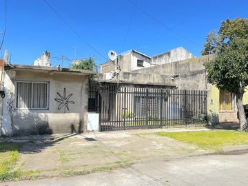 Venta Casa 3 ambientes José León Suarez Parrilla Patio Terraza  Cuarto Servicio