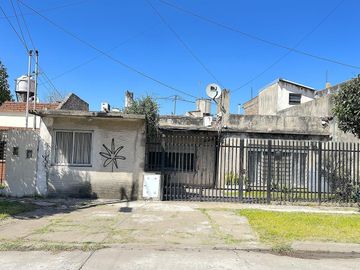 Venta Casa 3 ambientes José León Suarez Parrilla Patio Terraza  Cuarto Servicio