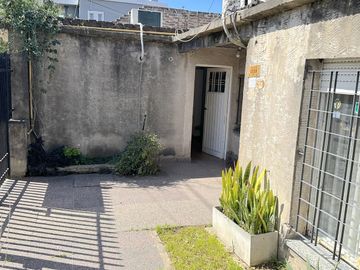Venta Casa 3 ambientes José León Suarez Parrilla Patio Terraza  Cuarto Servicio