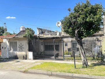 Venta Casa 3 ambientes José León Suarez Parrilla Patio Terraza  Cuarto Servicio