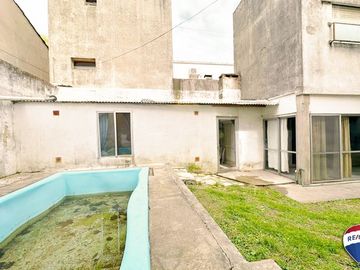 PH en VENTA de 3 dormitorios, parque, pileta.