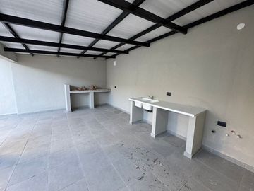 VTA 5 AMB / COCHERA / PATIO / QUINCHO / QUILMES O.