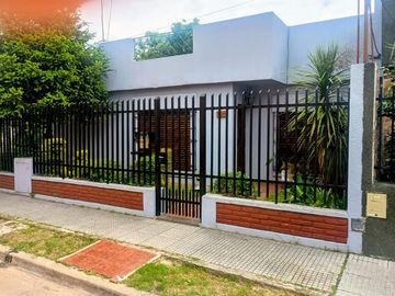 Venta Casa Villa Lugano 4amb patio terraza cochera