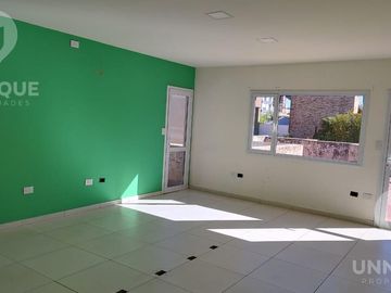Casa en  Alquiler en centro de Cipolletti ideal para proyectos comerciales consultorios médicos oficinas comerciales