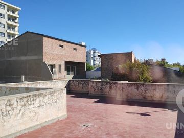 Casa en  Alquiler en centro de Cipolletti ideal para proyectos comerciales consultorios médicos oficinas comerciales