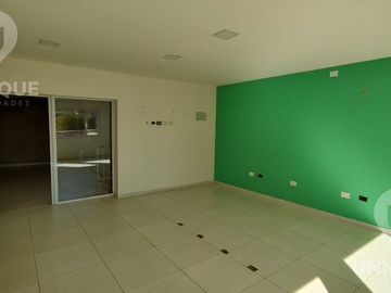 Casa en  Alquiler en centro de Cipolletti ideal para proyectos comerciales consultorios médicos oficinas comerciales