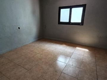 Casa    Deparetamento - Mismo terreno - Peru al 900 - Guemes