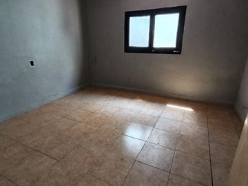 Casa    Deparetamento - Mismo terreno - Peru al 900 - Guemes