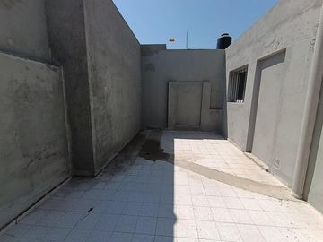 Casa    Deparetamento - Mismo terreno - Peru al 900 - Guemes