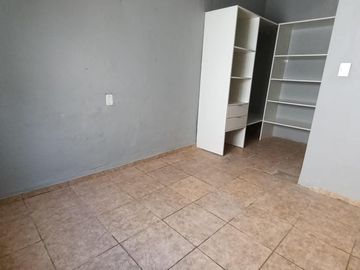 Casa    Deparetamento - Mismo terreno - Peru al 900 - Guemes