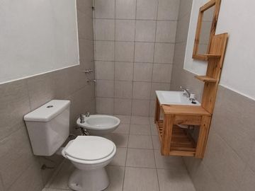 Casa    Deparetamento - Mismo terreno - Peru al 900 - Guemes