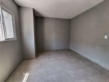 Casa    Deparetamento - Mismo terreno - Peru al 900 - Guemes