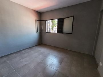 Casa    Deparetamento - Mismo terreno - Peru al 900 - Guemes