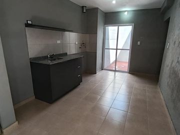 Casa    Deparetamento - Mismo terreno - Peru al 900 - Guemes