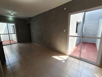 Casa    Deparetamento - Mismo terreno - Peru al 900 - Guemes