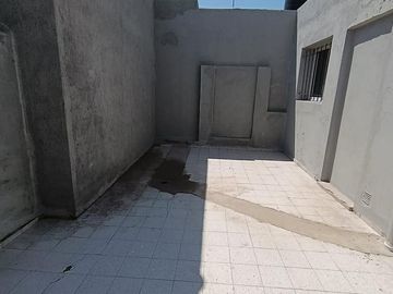 Casa    Deparetamento - Mismo terreno - Peru al 900 - Guemes