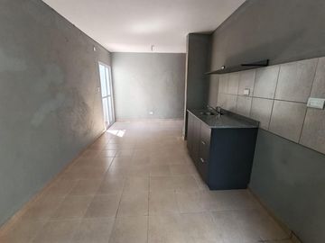 Casa    Deparetamento - Mismo terreno - Peru al 900 - Guemes