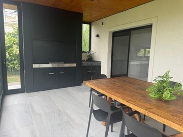 Casa en Venta - 4 AMB en Vistas, Puertos del Lago