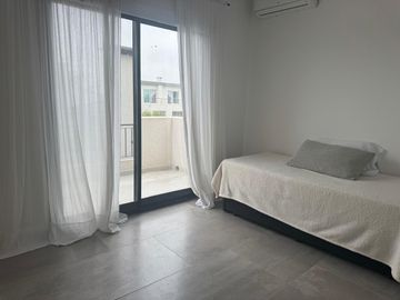 Casa en Venta - 4 AMB en Vistas, Puertos del Lago