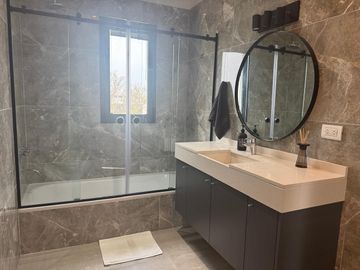 Casa en Venta - 4 AMB en Vistas, Puertos del Lago