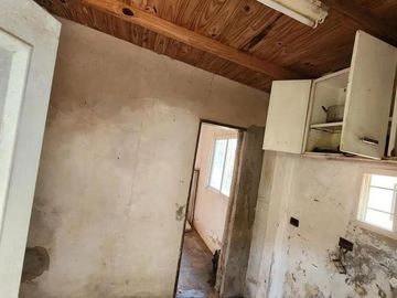 Casa en venta - 3 Dormitorios 1 Baño - Longchamps