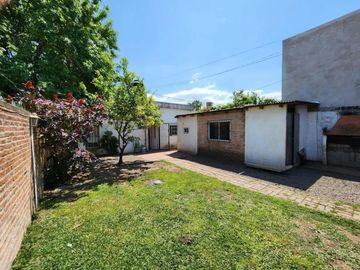 Casa en venta - 3 Dormitorios 1 Baño - Longchamps