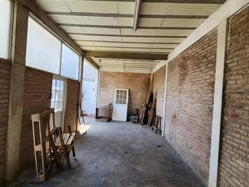 Casa en venta - 3 Dormitorios 1 Baño - Longchamps