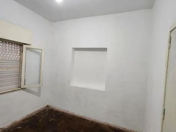 Casa en venta - 3 Dormitorios 1 Baño - Longchamps