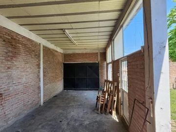 Casa en venta - 3 Dormitorios 1 Baño - Longchamps