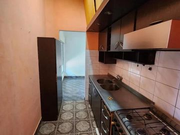 Casa en venta - 3 Dormitorios 1 Baño - Longchamps