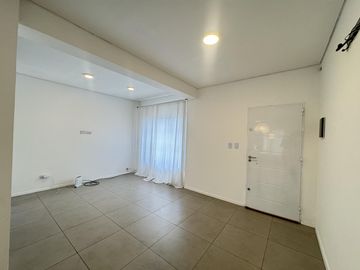 Casa de 3 ambientes remodelada en Castelar