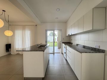 Casa de 3 ambientes remodelada en Castelar