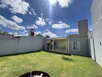 Casa de 3 ambientes remodelada en Castelar