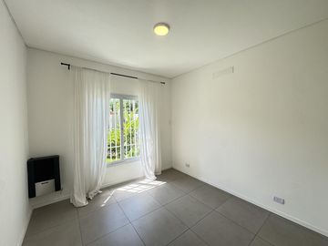 Casa de 3 ambientes remodelada en Castelar