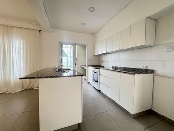 Casa de 3 ambientes remodelada en Castelar