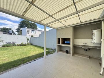 Casa de 3 ambientes remodelada en Castelar