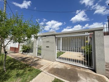 Casa de 3 ambientes remodelada en Castelar