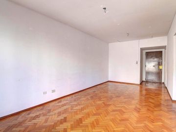 DEPARTAMENTO 4 AMB EN VENTA AL FRENTE