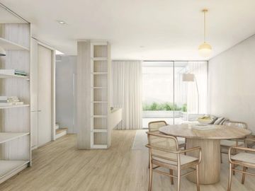 Casa con la comodidad de un PH, CON COCHERA, PATIO, PARRILLA.