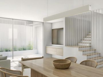 Casa con la comodidad de un PH, CON COCHERA, PATIO, PARRILLA.