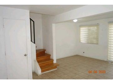 SE VENDE CASA EN JARDINES DE LAS VIZCACHAS, PUENTEALTO