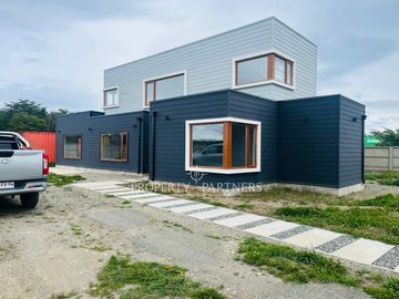 Residencia moderna, recién construida en el Km.10 norte, Punta Arenas