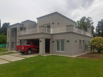 GRAN CASA A ESTRENAR EN BARRIO PRIVADO WESTON/MORENO