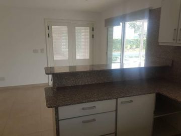 GRAN CASA A ESTRENAR EN BARRIO PRIVADO WESTON/MORENO