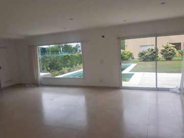 GRAN CASA A ESTRENAR EN BARRIO PRIVADO WESTON/MORENO