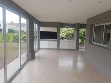 GRAN CASA A ESTRENAR EN BARRIO PRIVADO WESTON/MORENO