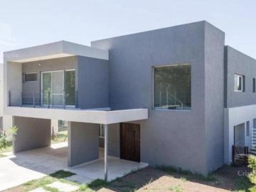 Casa al Lago con Pileta y Parrilla - Barrio San Juan