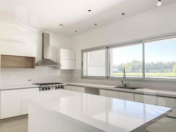 Casa al Lago con Pileta y Parrilla - Barrio San Juan