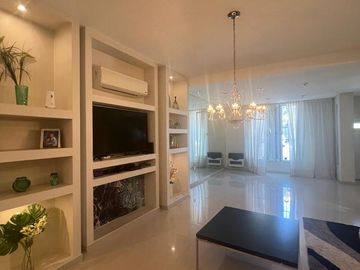 EXCELENTE CASA A LA VENTA, LISTA PARA MUDARSE SE ACEPTAN PERMUTAS POR CASAS EN ZONA NORTE