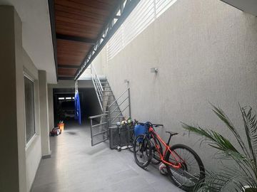 EXCELENTE CASA A LA VENTA, LISTA PARA MUDARSE SE ACEPTAN PERMUTAS POR CASAS EN ZONA NORTE